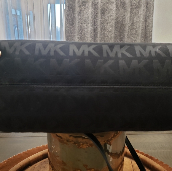 Michael Kors MK Signature JetSet Chain Tote-mint condition! - Picture 3 of 7